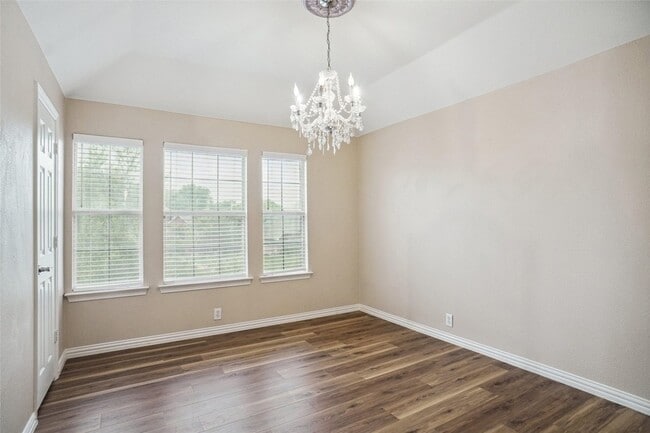 Building Photo - 1421 Savoy Ct