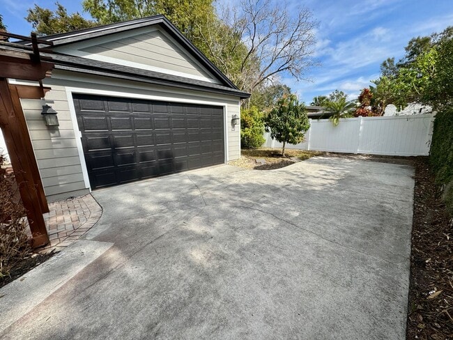 Building Photo - LUXURY RENTAL In Maitland - Winter Park Ar...