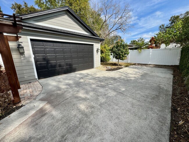 Building Photo - LUXURY RENTAL In Maitland - Winter Park Area 32751