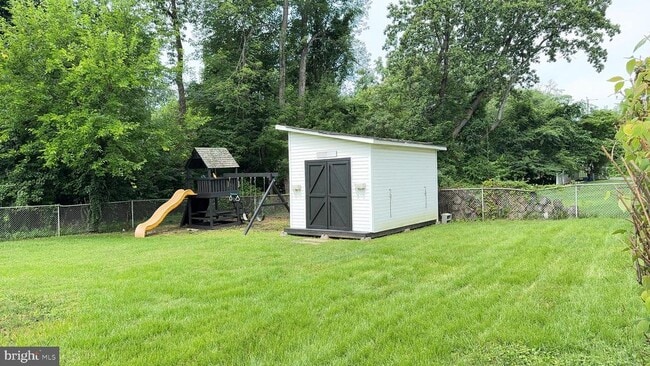 Building Photo - 4012 Woodland Dr