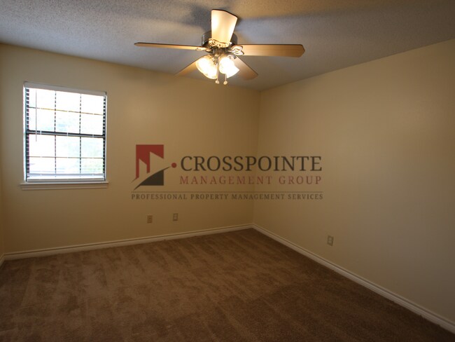 Building Photo - 2 Bedroom 2.5 Bath Townhome, Tyler TX!