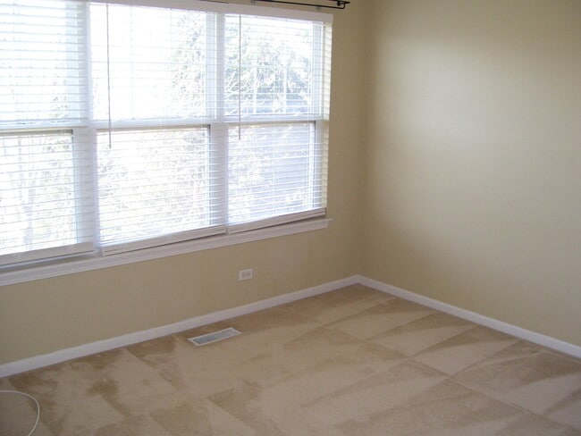 Building Photo - 3376 Bradbury Cir