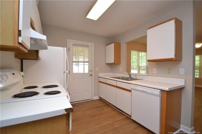 Building Photo - 1512 E Lenoir St