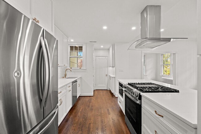 Building Photo - 2814 Bellevue Terrace NW