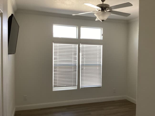 Building Photo - Live Oak