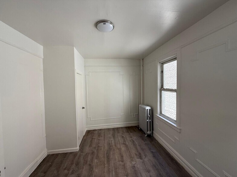 Building Photo - 867 E 231st St