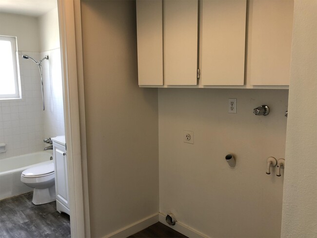 Building Photo - 379 7670 S