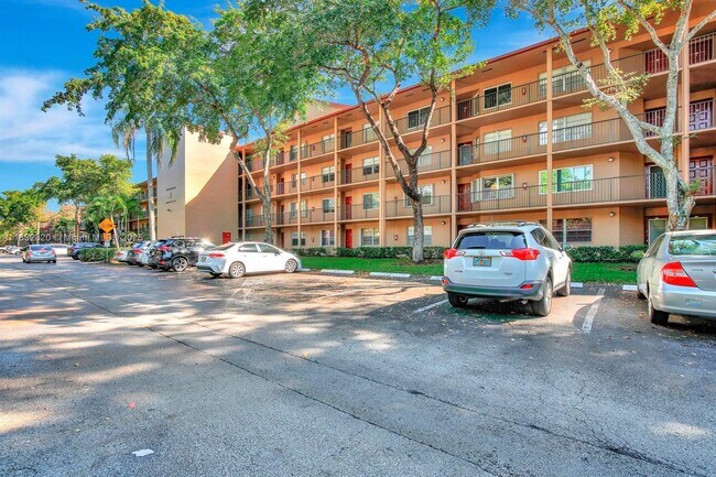 Building Photo - 12850 SW 4th Ct