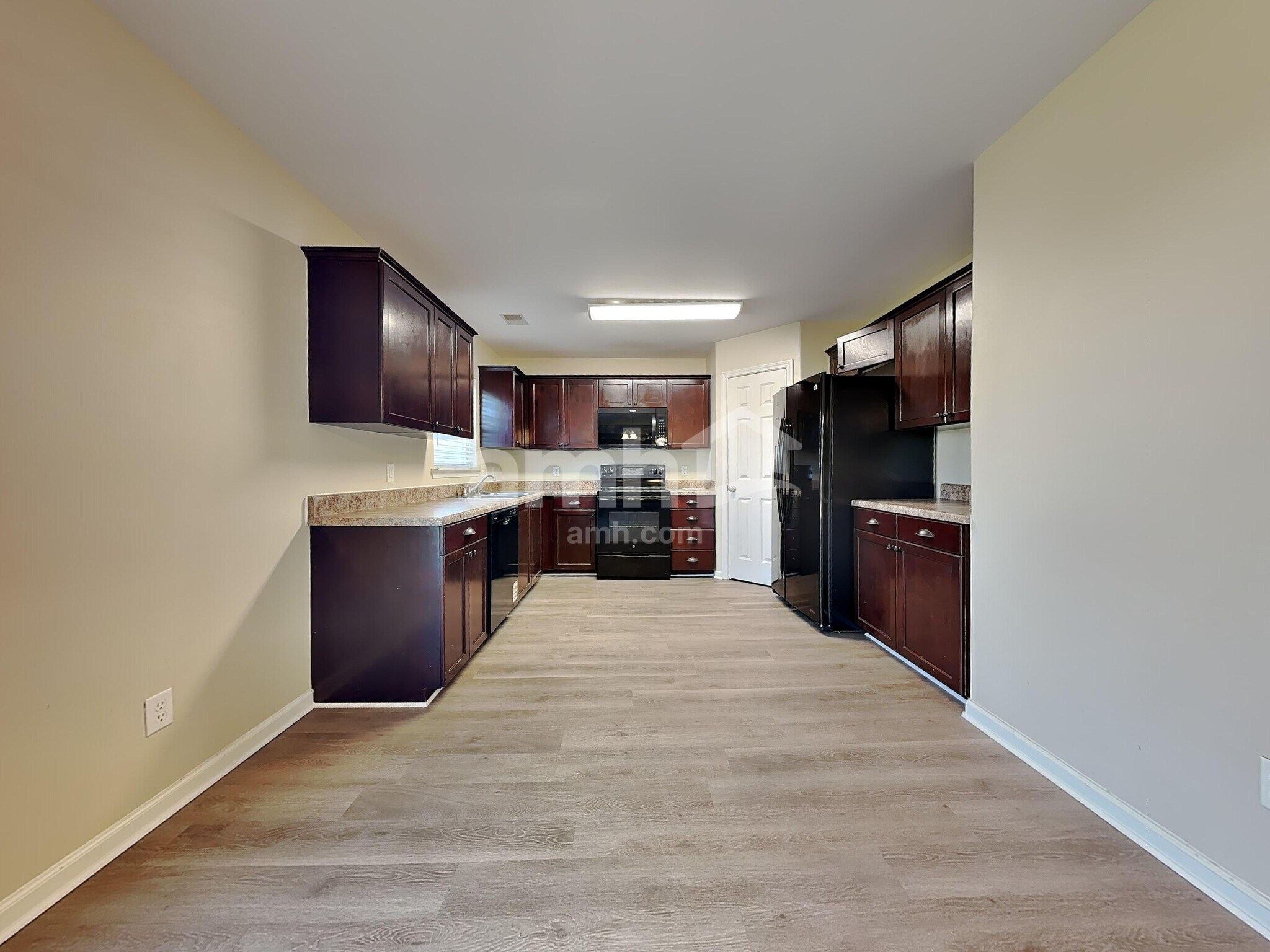 Building Photo - 2 Crystal Lake Dr