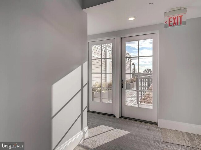 Building Photo - 300 8th St NE