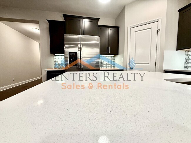 Building Photo - ? Beautiful Executive Home with 3-Car Garage + Incredible Outdoor Living ?