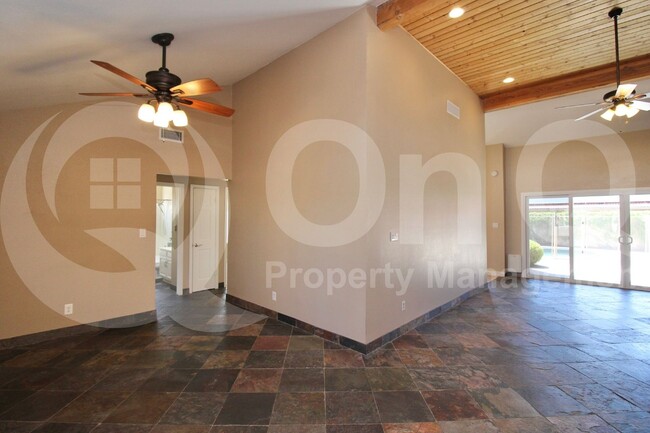 Building Photo - 11115 E Mercer Ln