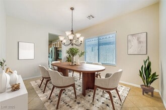 Building Photo - 8229 Oakshire St