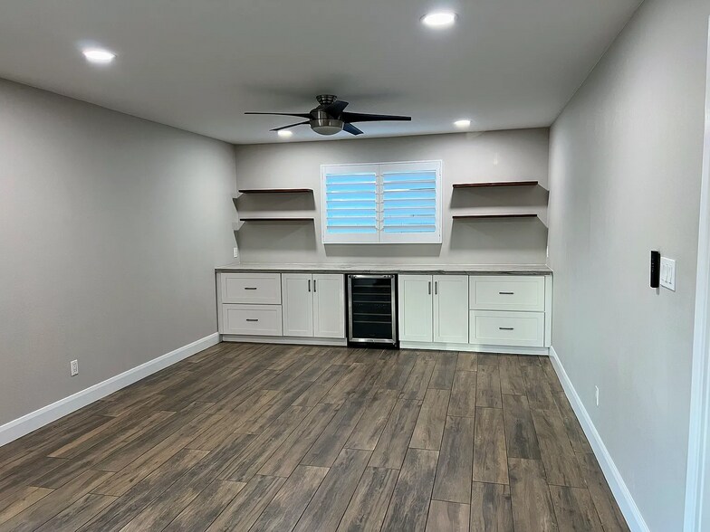 Building Photo - 2508 E Loyola Dr