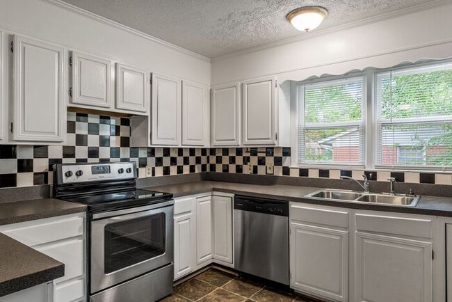 Building Photo - Home off Freeman Mill, Living Room Plus De...