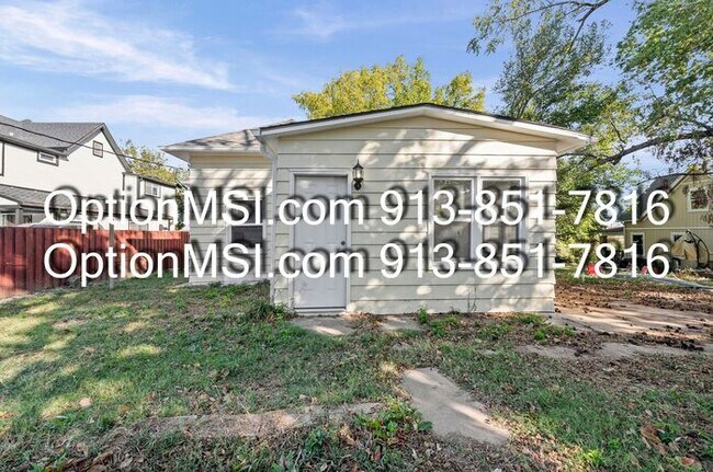 Building Photo - 1/2 Month Free!! Newly Remodeled 3-Bedroom...