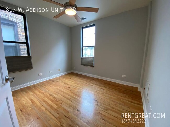 Building Photo - 817 W Addison St