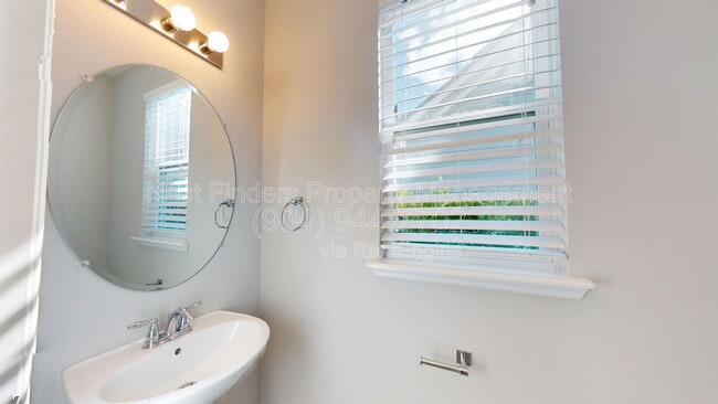 Building Photo - 7061 Azalea Grove Dr