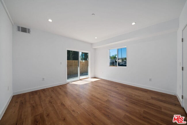 Building Photo - 6338 Beck Ave