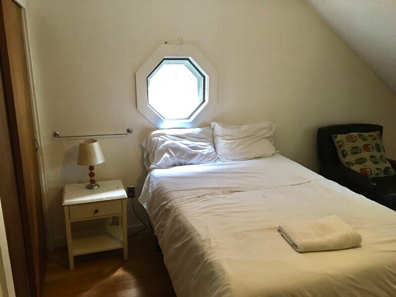 Building Photo - 157 Perkins St