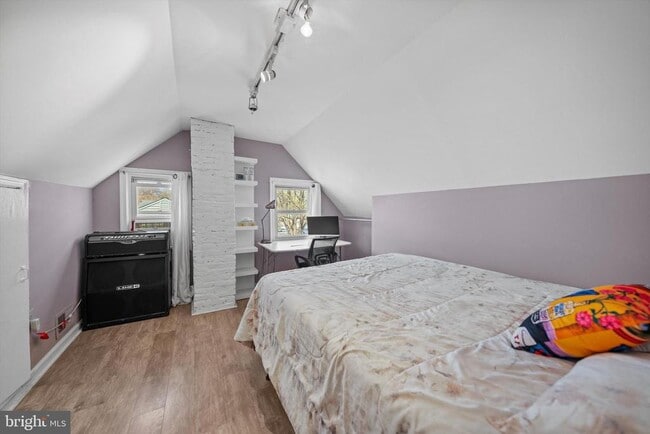 Building Photo - 114 Charles St