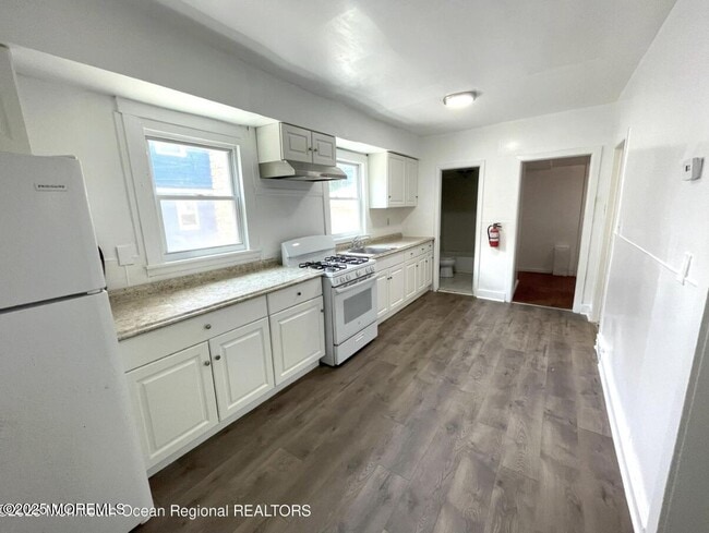 Building Photo - 1027 Monroe Ave