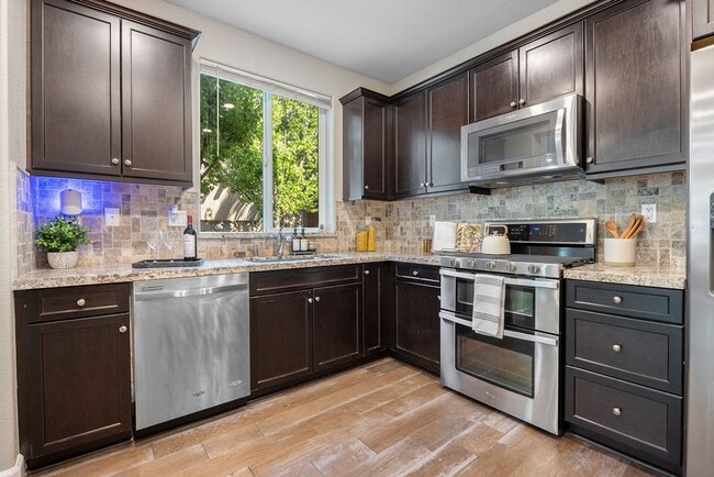Building Photo - 5Bed/3Ba Home in Quiet Hayward Community w...