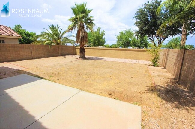 Building Photo - Beautiful 3-beds, 2.5-baths home nestled in Surprise!