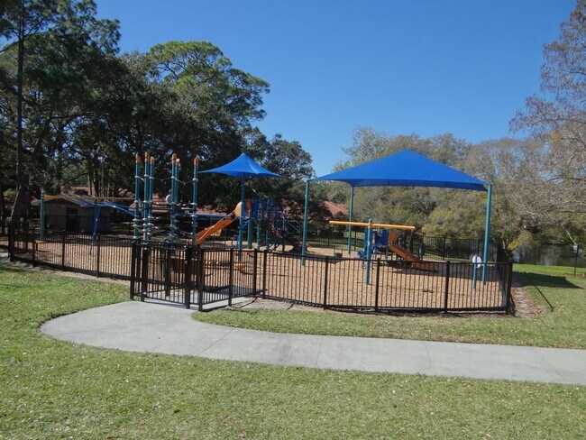 Building Photo - 2/2 condo in Dunedin - 55+ community