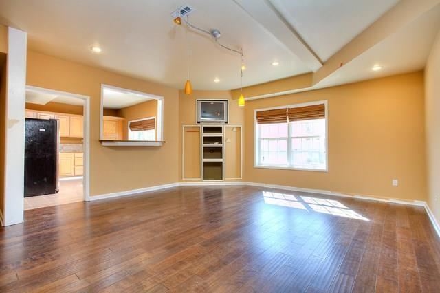 Building Photo - 1624 Longmont Dr