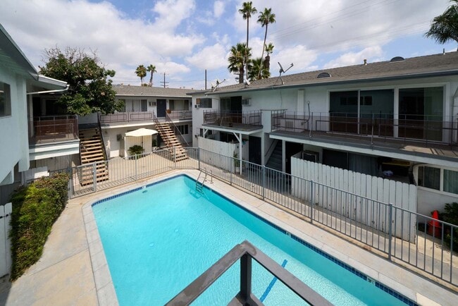 Building Photo - 6335 Whitsett Ave