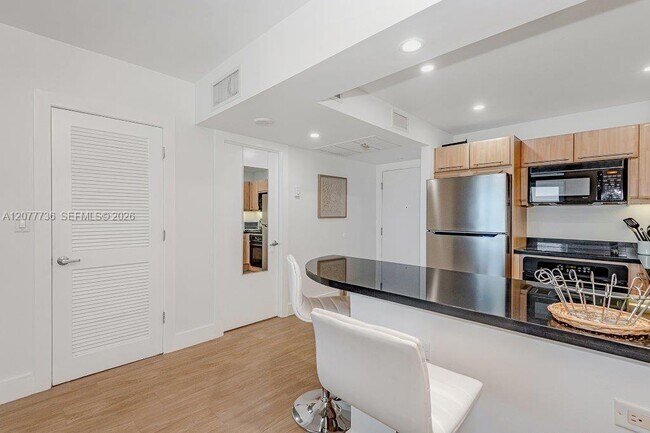 Building Photo - 2301 Collins Ave