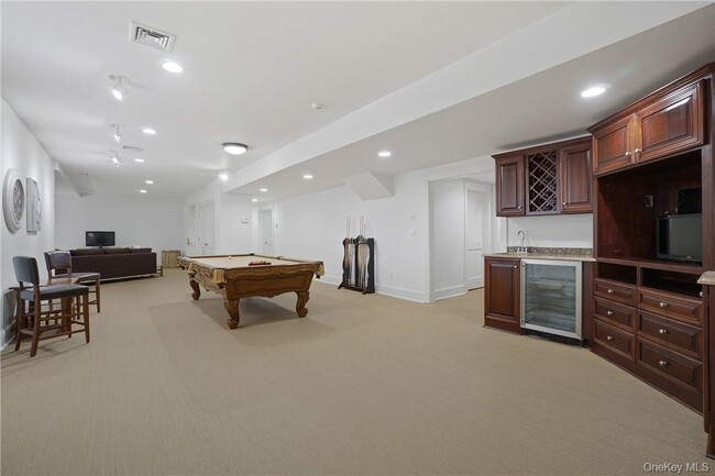 Building Photo - 8 Brady Rd