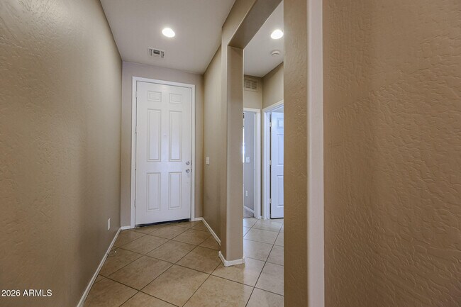 Building Photo - 12041 W Cottontail Ln