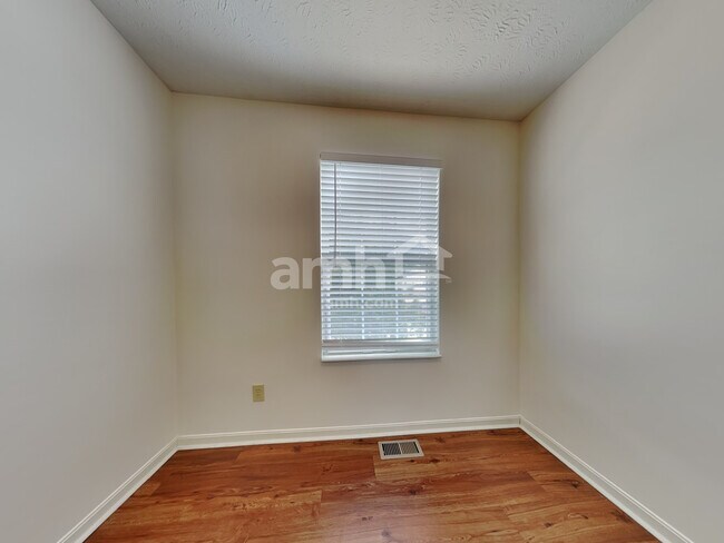 Building Photo - 2580 Evergreen Dr