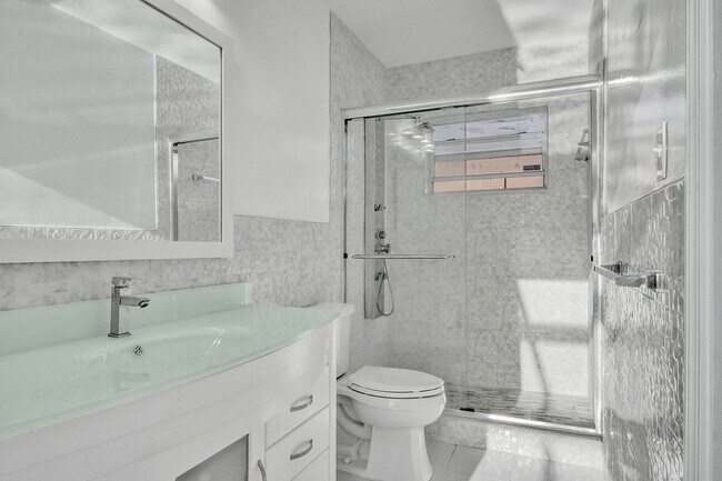 Building Photo - Beautiful 3 bedroom 2 bath Home in Miramar...