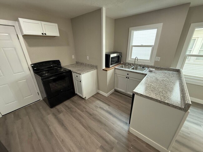 Building Photo - 1335-1335 W Mt Vernon St