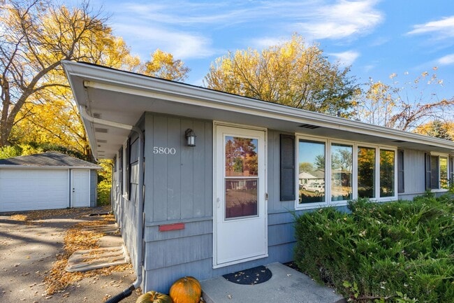 Building Photo - 5800 Moore Lake Dr W