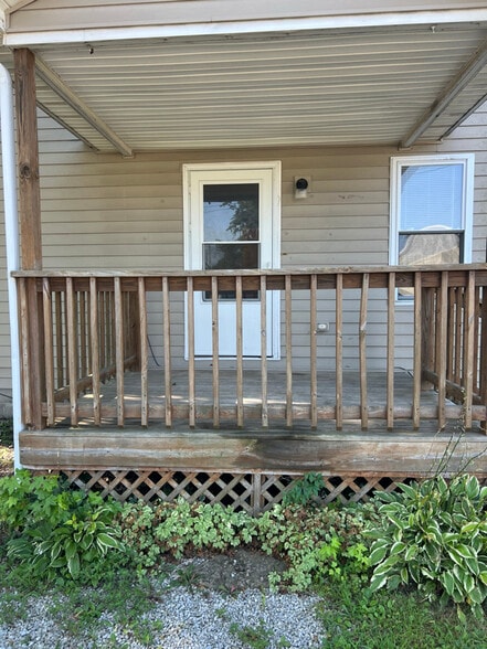 Building Photo - 525 W Cherry St