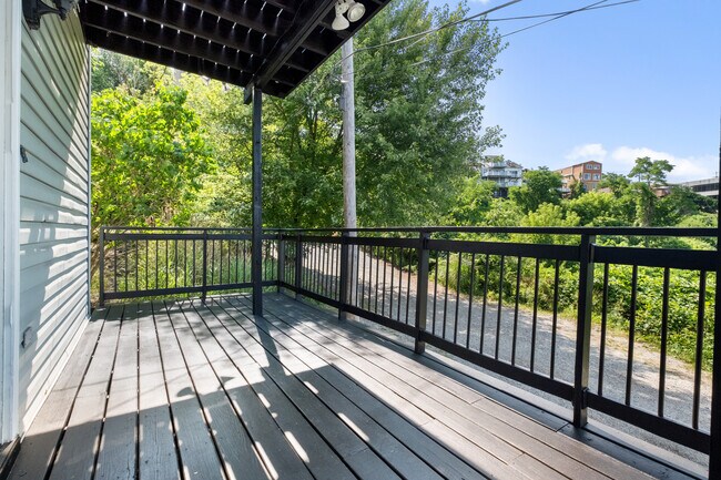 Building Photo - 451 Neff St