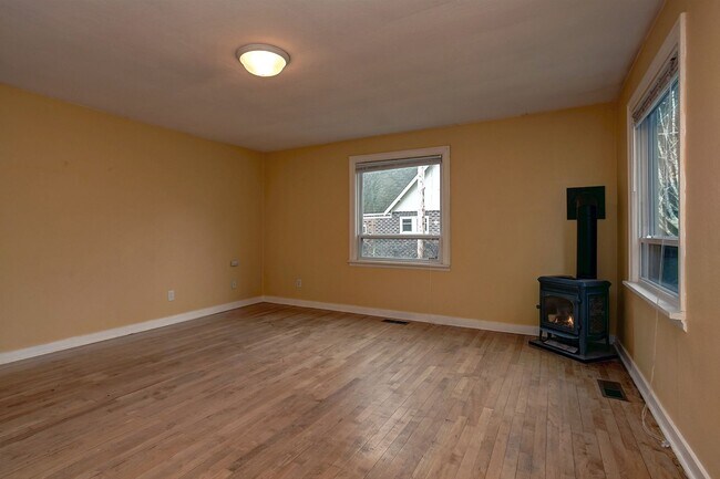 Building Photo - 2 Bed, 2 Bath Home in Historic Birchwood Neighborhood