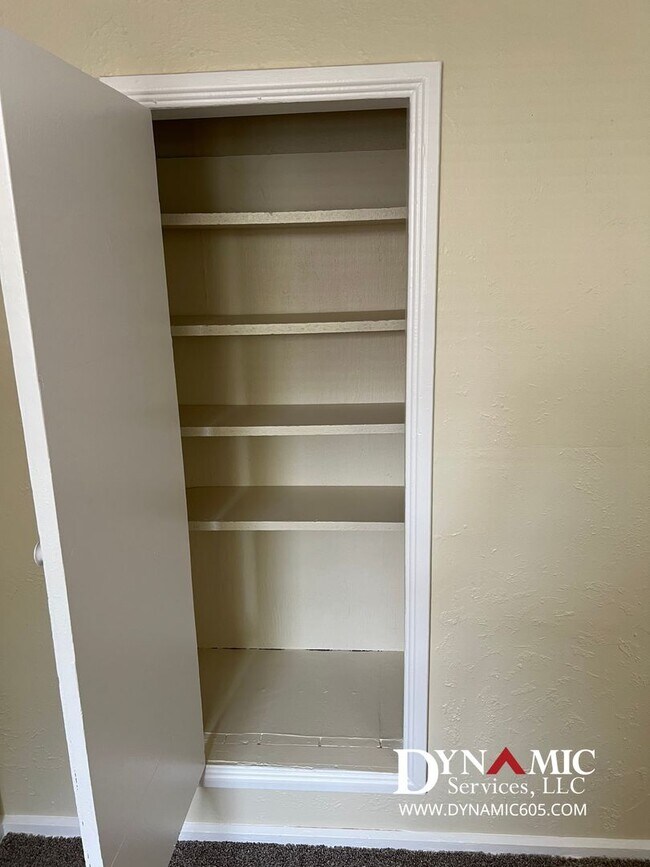 Building Photo - 2425 S Norton Ave