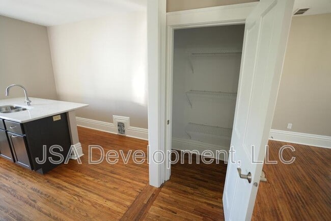 Building Photo - 519 E 3rd St