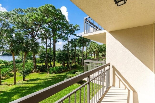 Building Photo - 2101 Marina Isle Way