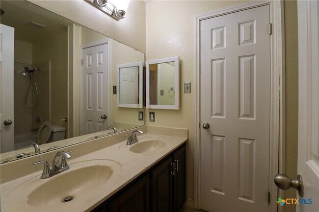 Building Photo - 608 Totem Trail