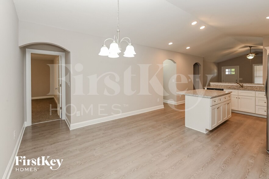 Building Photo - 614 Forest Ridge Rd