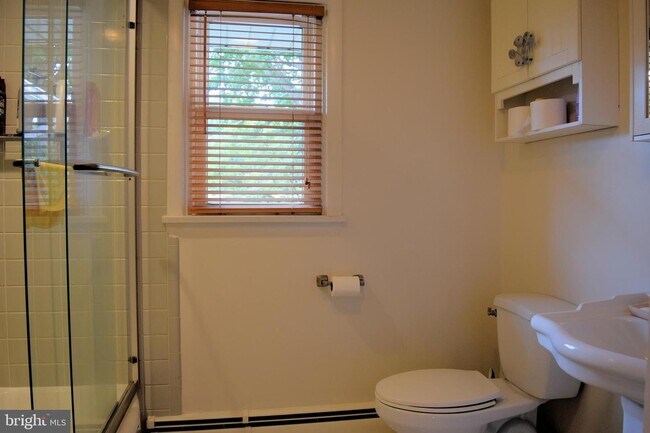 Building Photo - Beautiful 2 bed Rancher for Rent. Palmyra