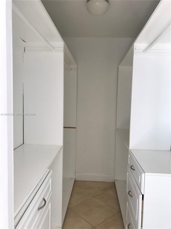 Building Photo - 1801 S Treasure Dr