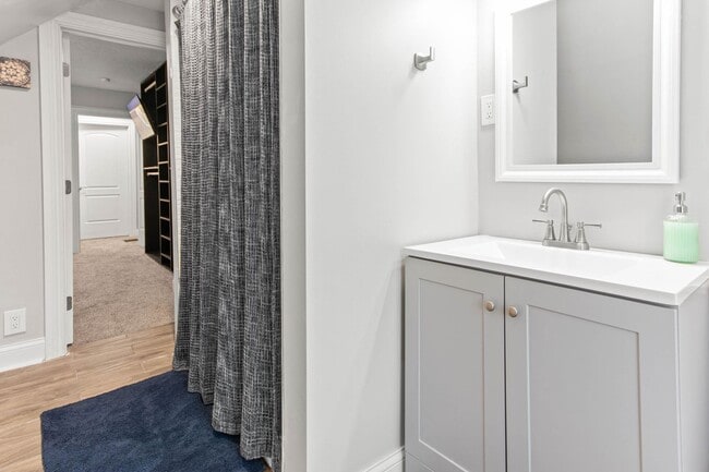 Building Photo - Modern Townhome in the Heart of Franklinton