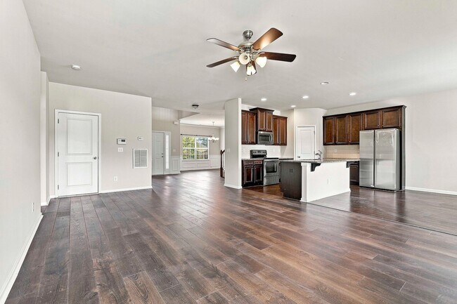 Building Photo - 636 Amrose Way